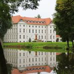 Gesehen übern Teich - "Schloß" Wedendorf