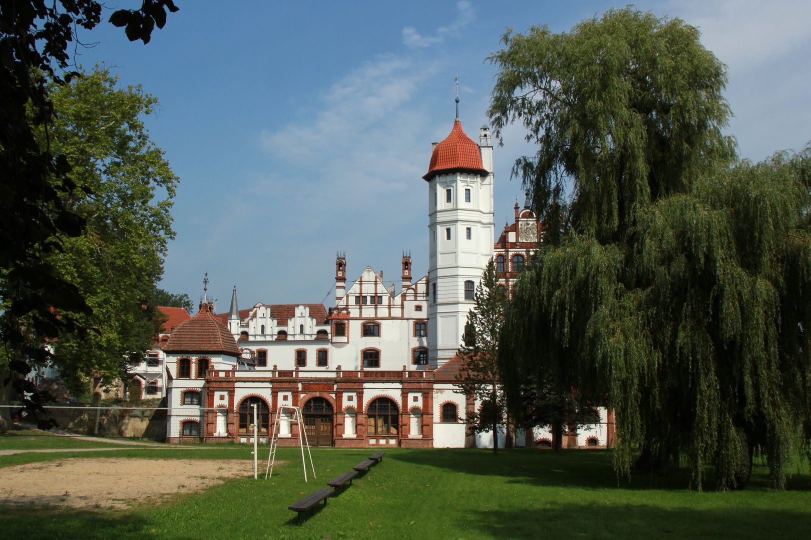 Gesehen und finish: "Schloss" Basedow