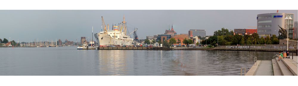 Gesehen zum feierabend ... richtung stadthafen ...frei hand