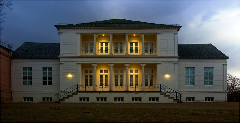 Gesellschaftshaus fast ohne Anbau