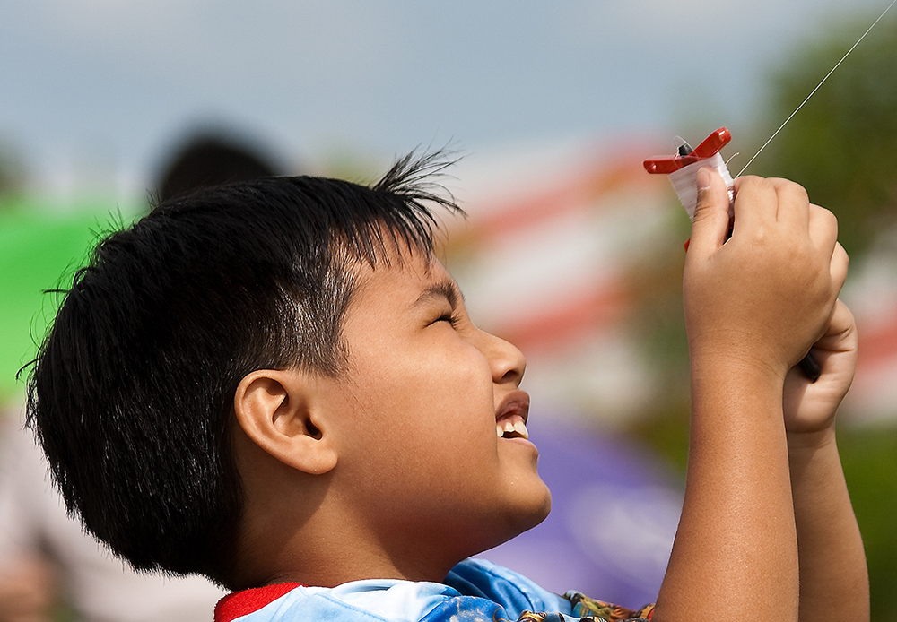 Gesichter Asiens, Kinder beim Drachen fliegen III