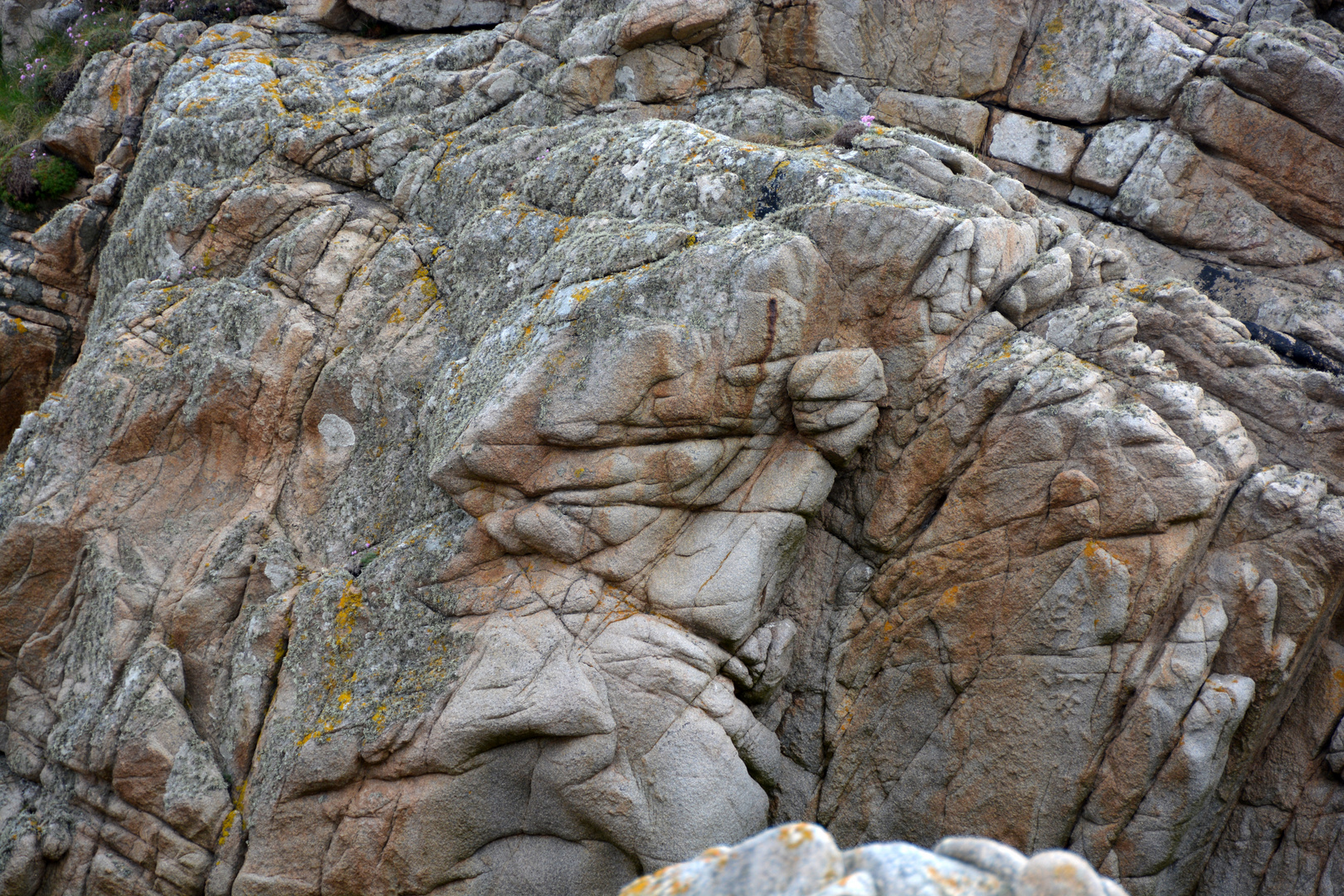 Gesichter im Felsen