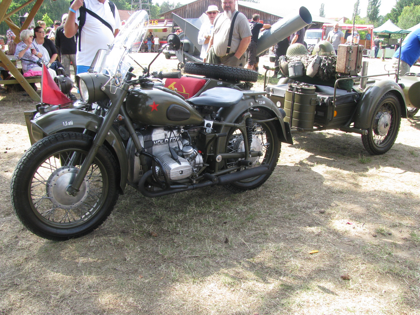 Gespann Motorrad Dnepr "Molotov" K 750 mit Anhänger, Baujahr 1965