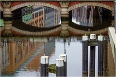 Gespiegelt ... Brücke am Alsterfleet