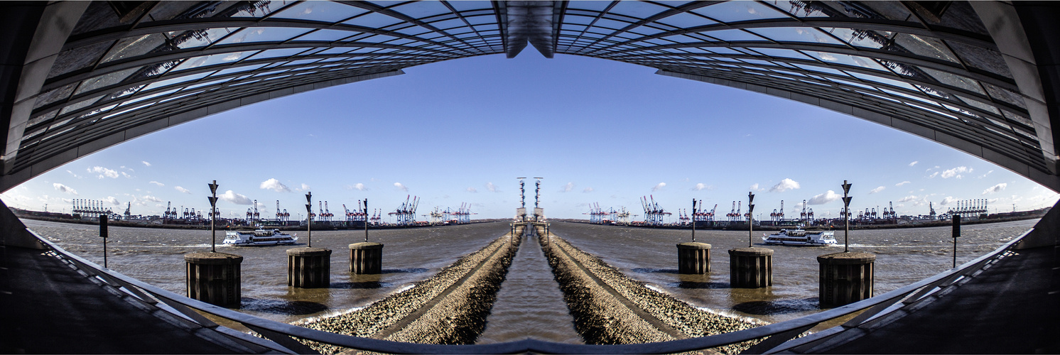 Gespiegelt ... Dockland-"Panorama" ...