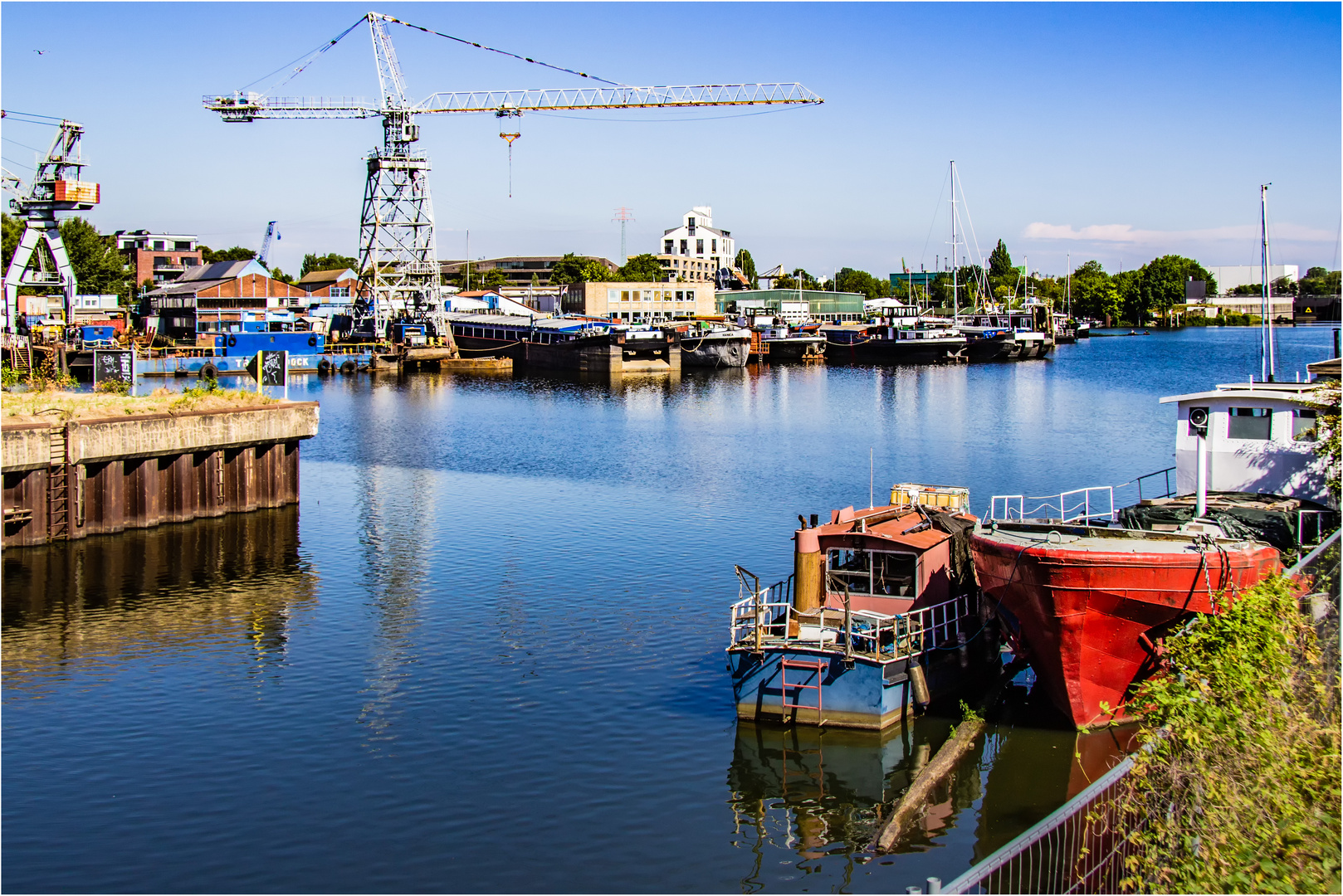 Gespiegelt ... im Binnenhafen ...