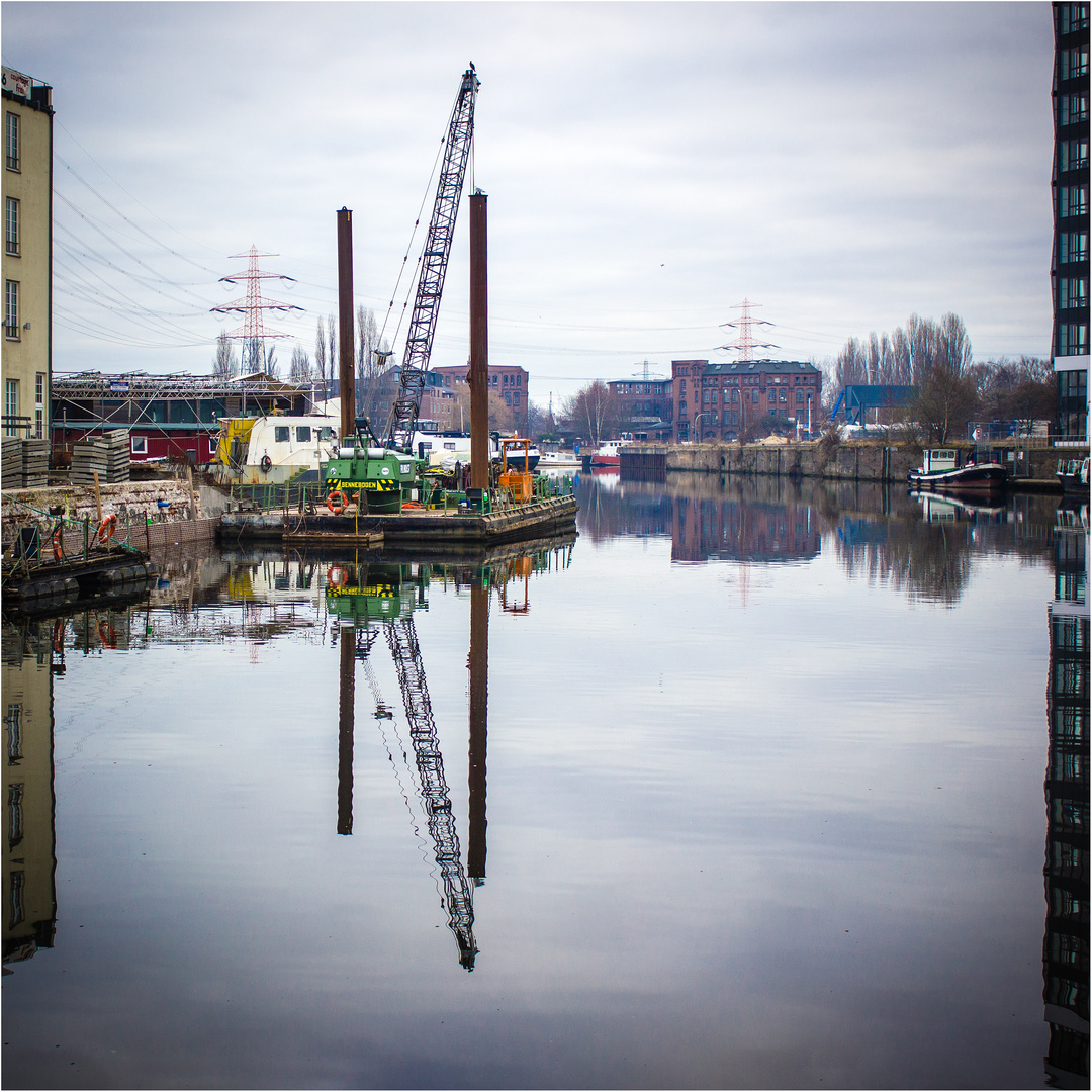 Gespiegelt ... im Harburger Binnenhafen