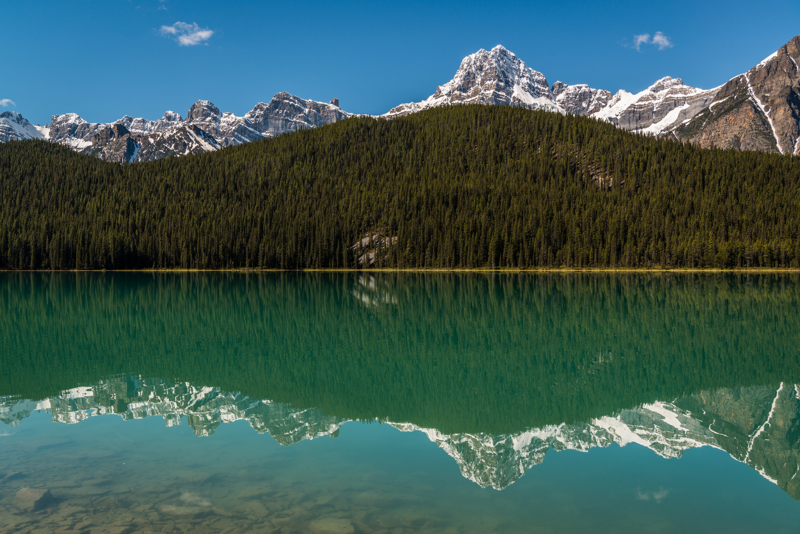 Gespiegelte Berge