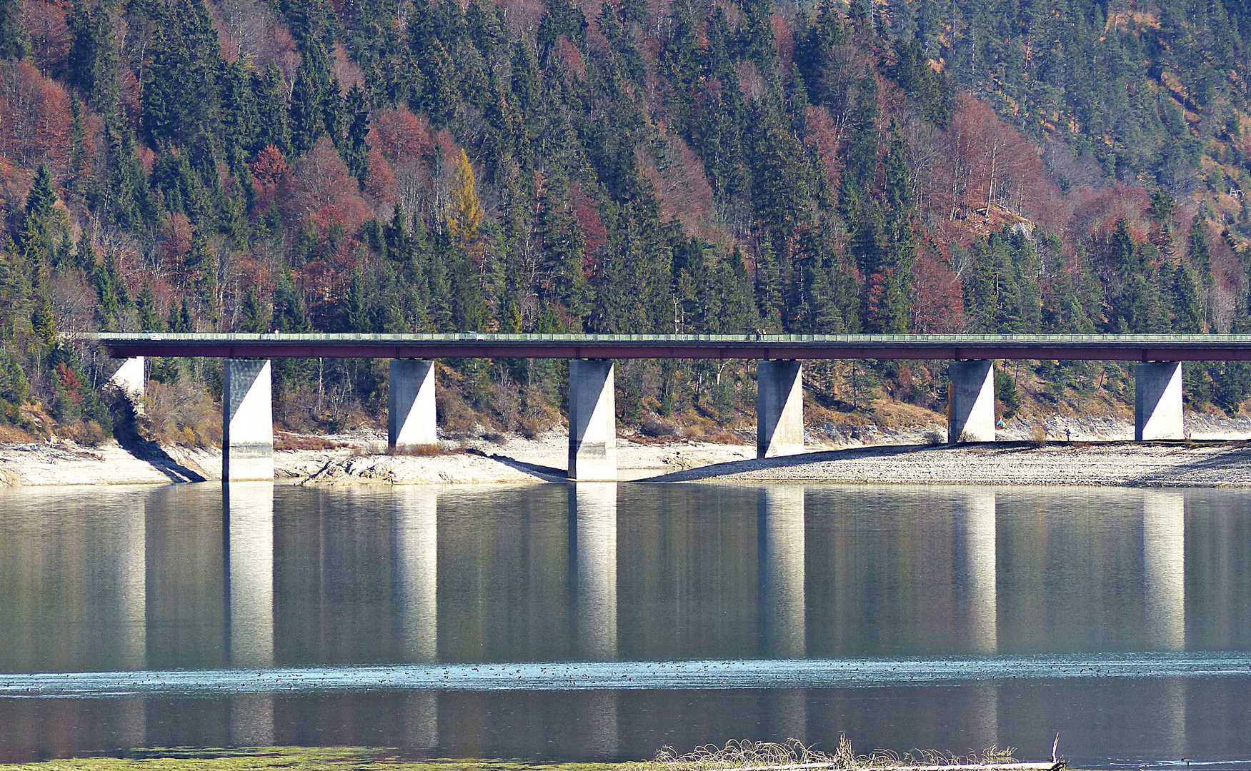 Gespiegelte Brücke