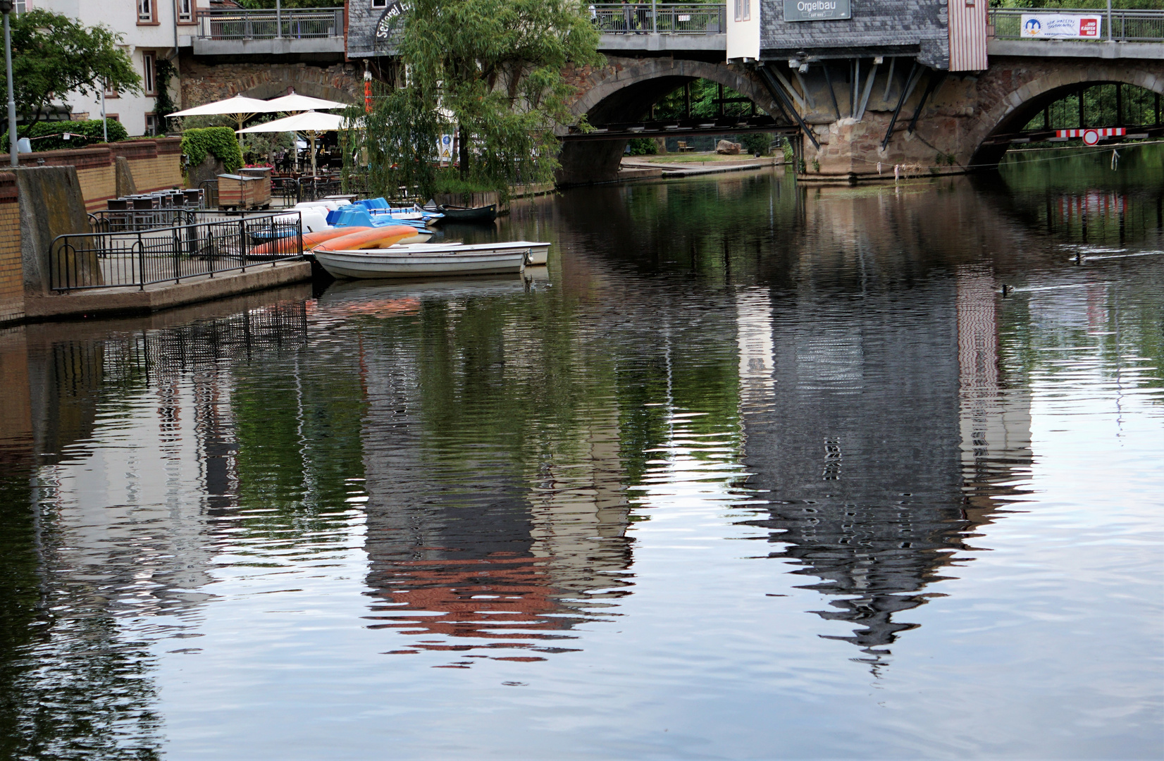 Gespiegelte Brückenhäuser in Bad Kreuznach