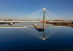 Gespiegelte Donaustadtbrücke