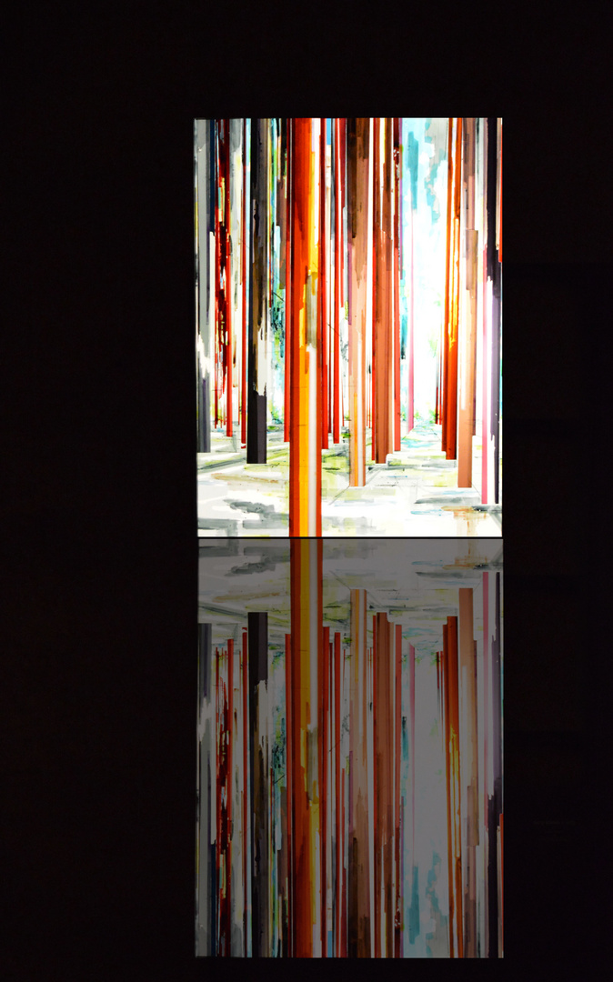Gespiegelte Glasfläche im Naumburger Dom