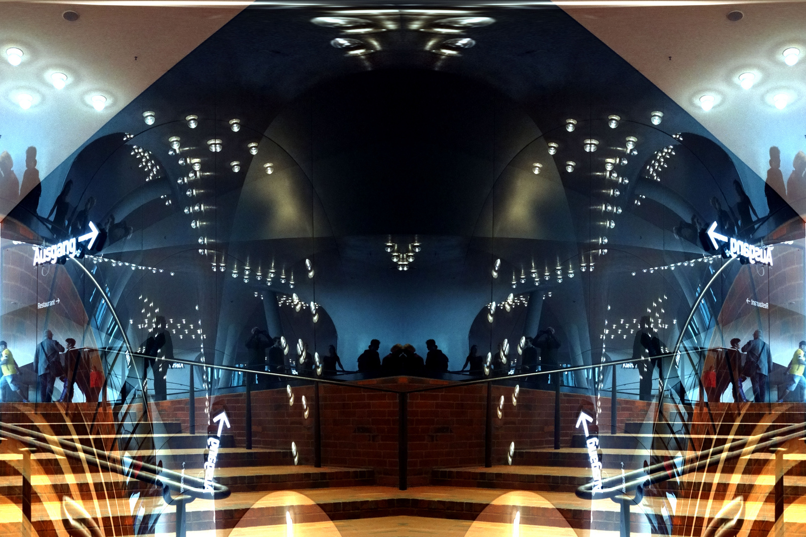Gespiegelte Impressionen aus der Hamburger Elbphilharmonie