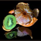 Gespiegelte Mandarine mit Kiwi