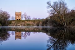 gespiegelte Ruine