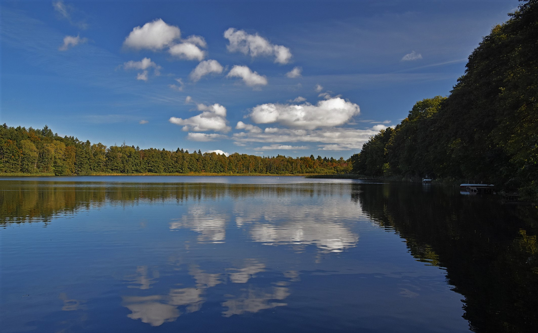 Gespiegelte Wolken auf dem Küchensee....