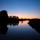 Gespiegelter Sonnenaufgangshimmel an der Ruhr bei Schwerte