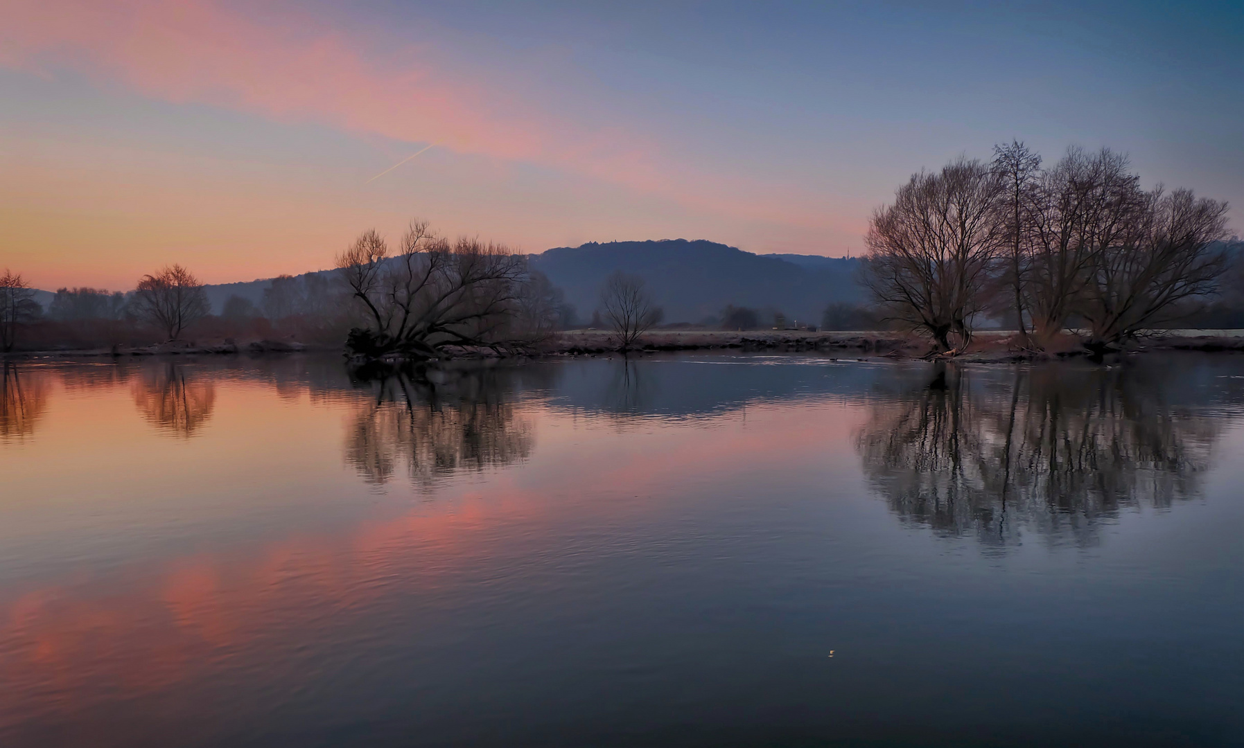 Gespiegelter Wintermorgen