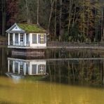 Gespiegeltes auf demWasser