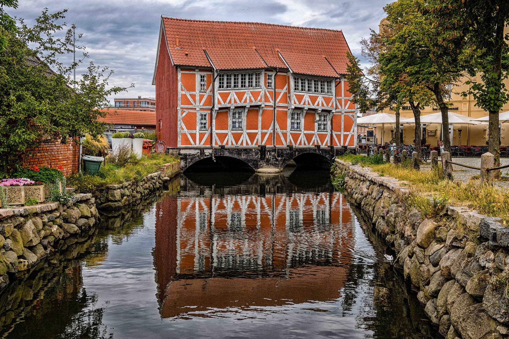 Gespiegeltes Fachwerthaus