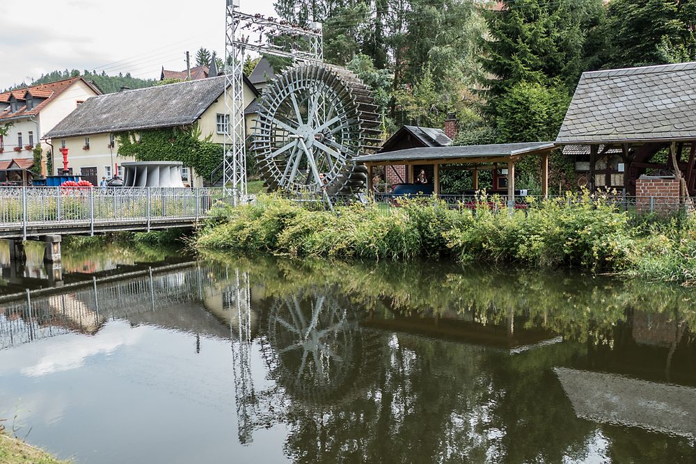 Gespiegeltes im Wasserkraftmuseum Ziegenrück