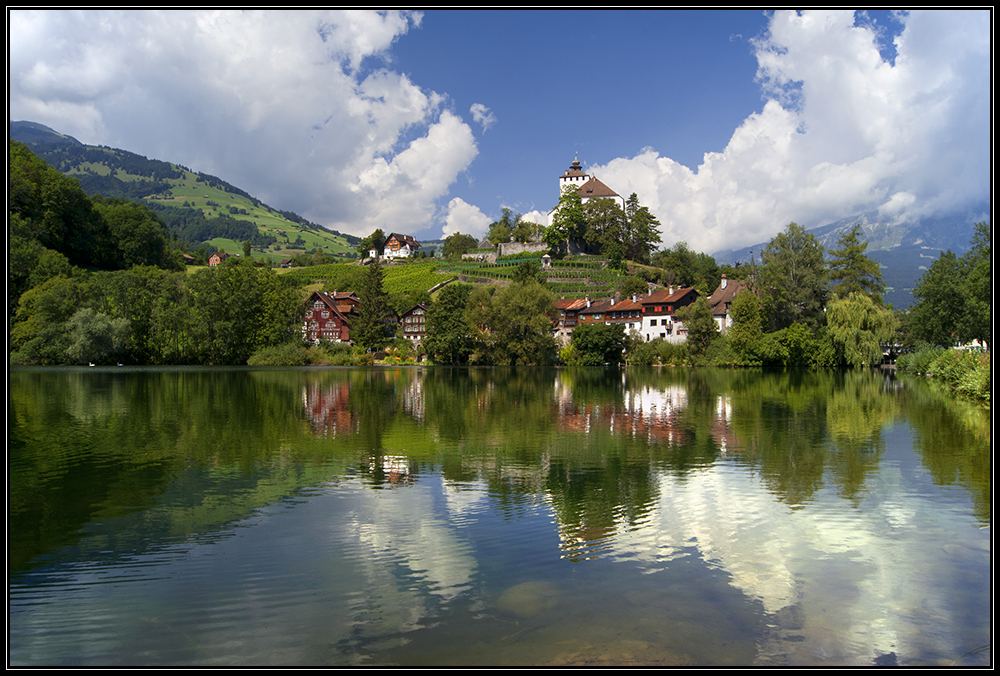 Gespiegeltes Städtchen Werdenberg