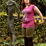 Gespielte Kunst: Mädchen mit Ball