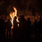 Gespräche am Osterfeuer