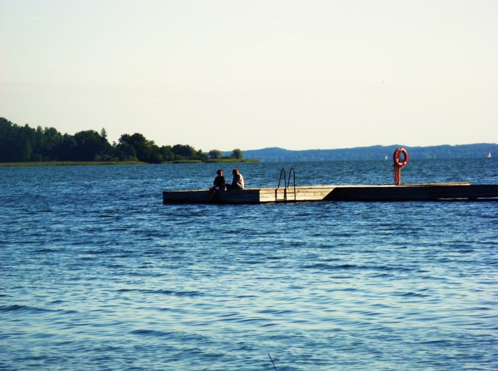 Gespräche auf dem Steg am See...