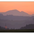 Gestaffelt im Dunst eines Herbstabends