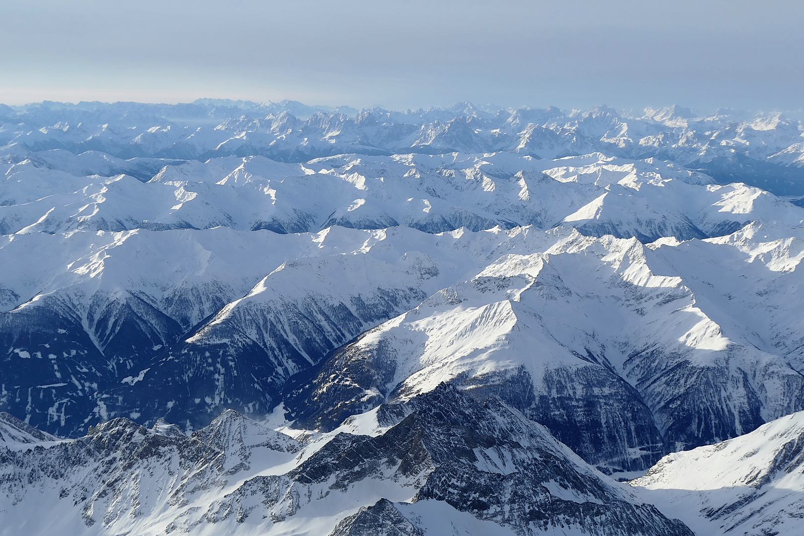 Gestaffelte Bergketten