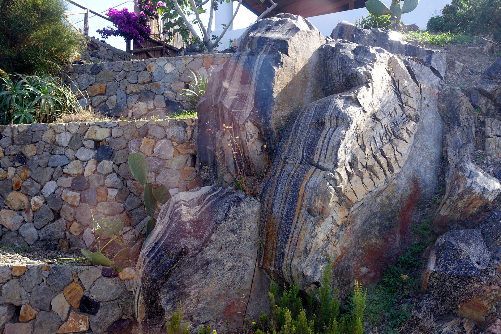 Gestein auf den Äolischen Inseln - Vulcano