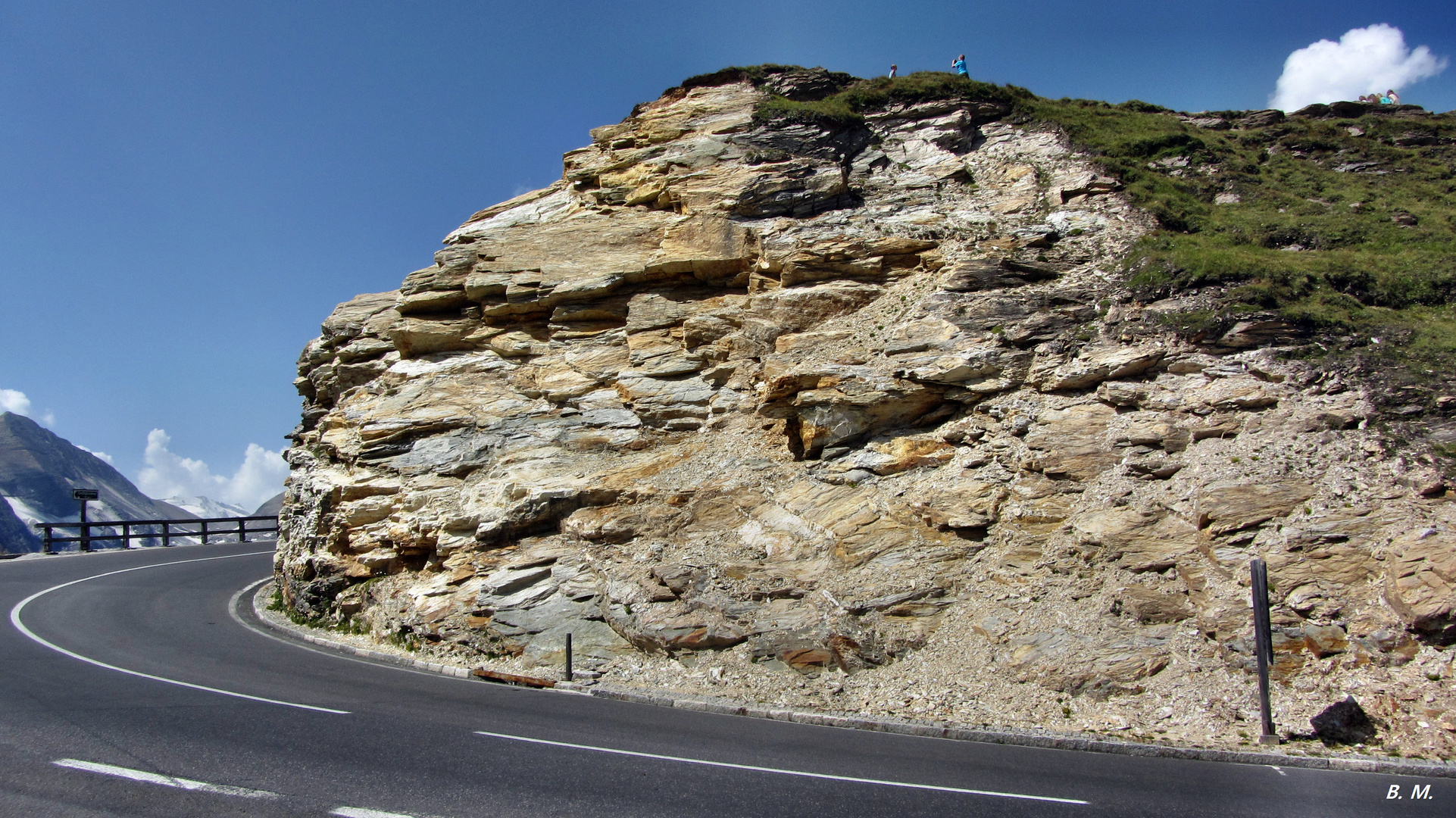 GESTEINSSCHICHTEN AN DER GROßGLOCKNER - HOCHALPENSTRAßE