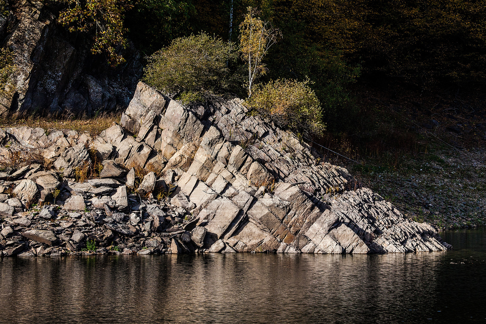 Gesteinsschichten in Schräglage