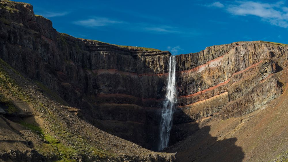 Gesteinsschichtung am Hengifoss