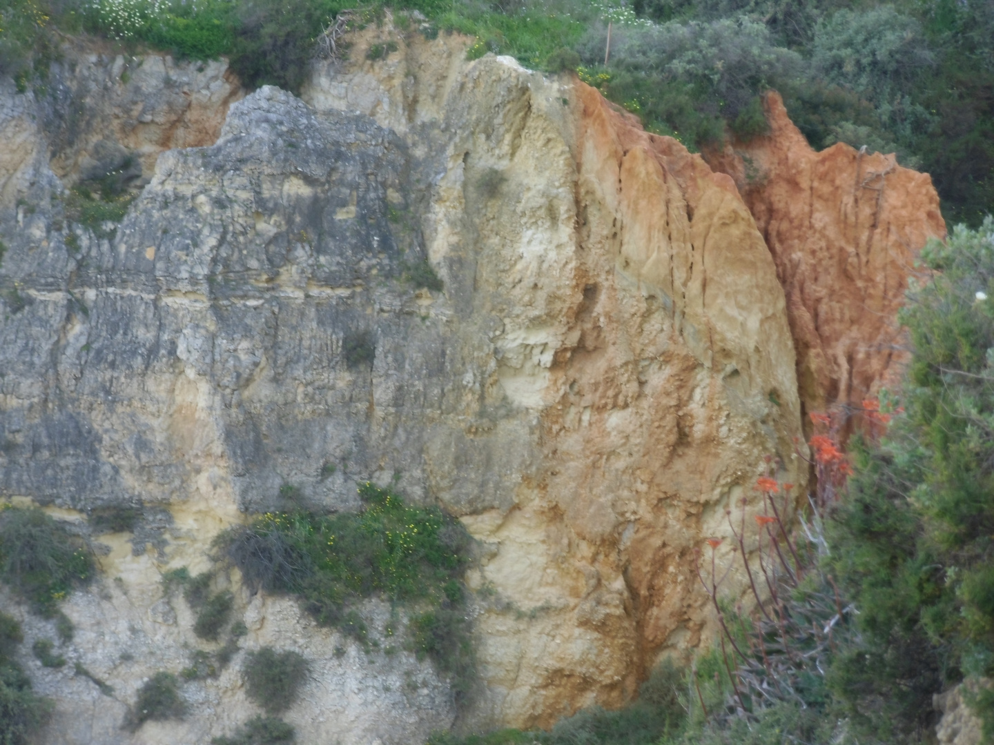 Gesteinswand in Portugal