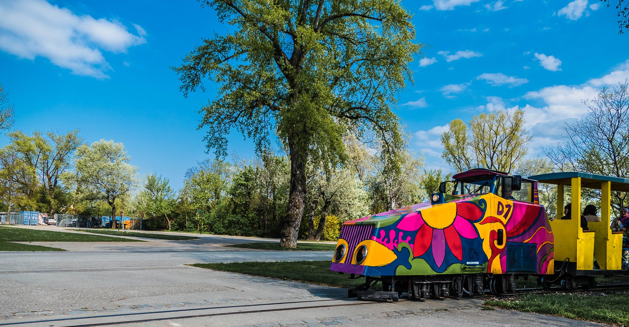 Gestern im Donaupark . Liliputbahn