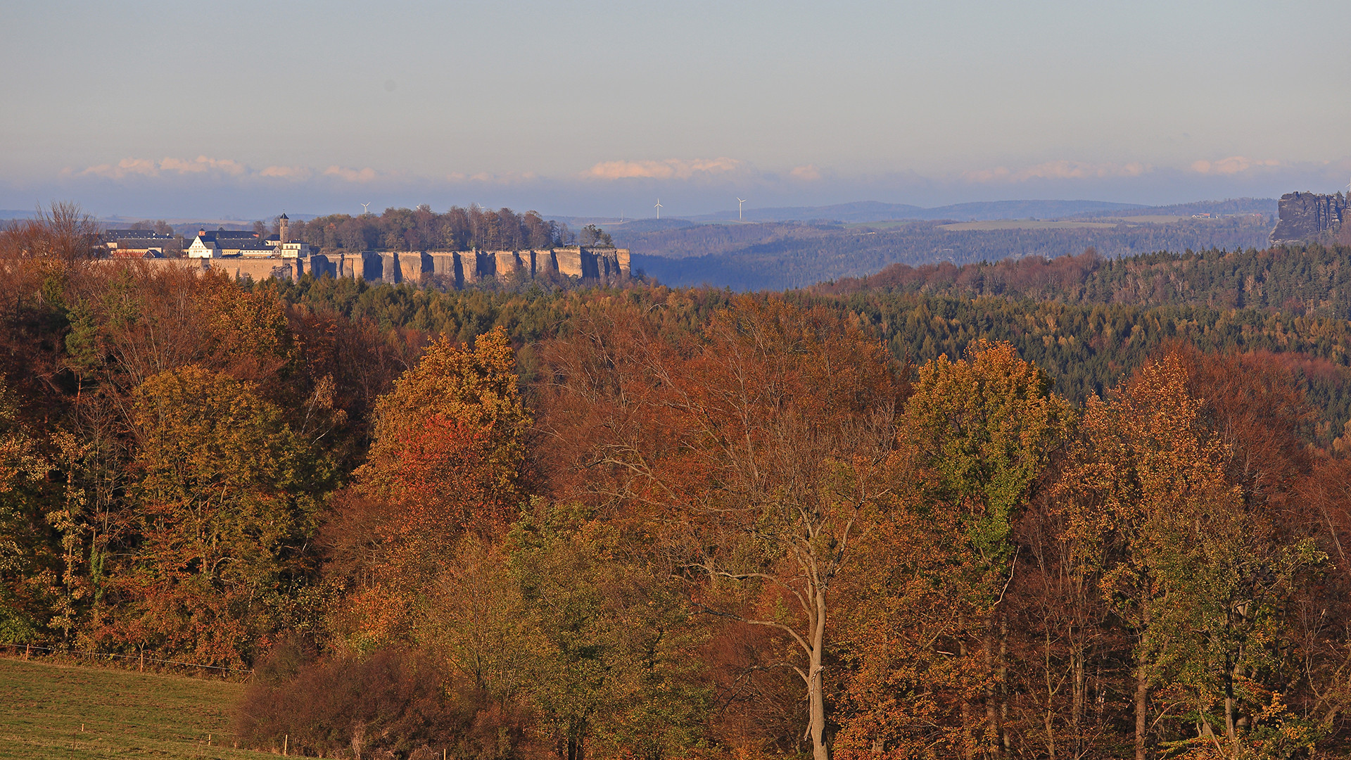 Gestern in der Sächsischne Schweiz auf die Festung Königstein heruntergeblickt...