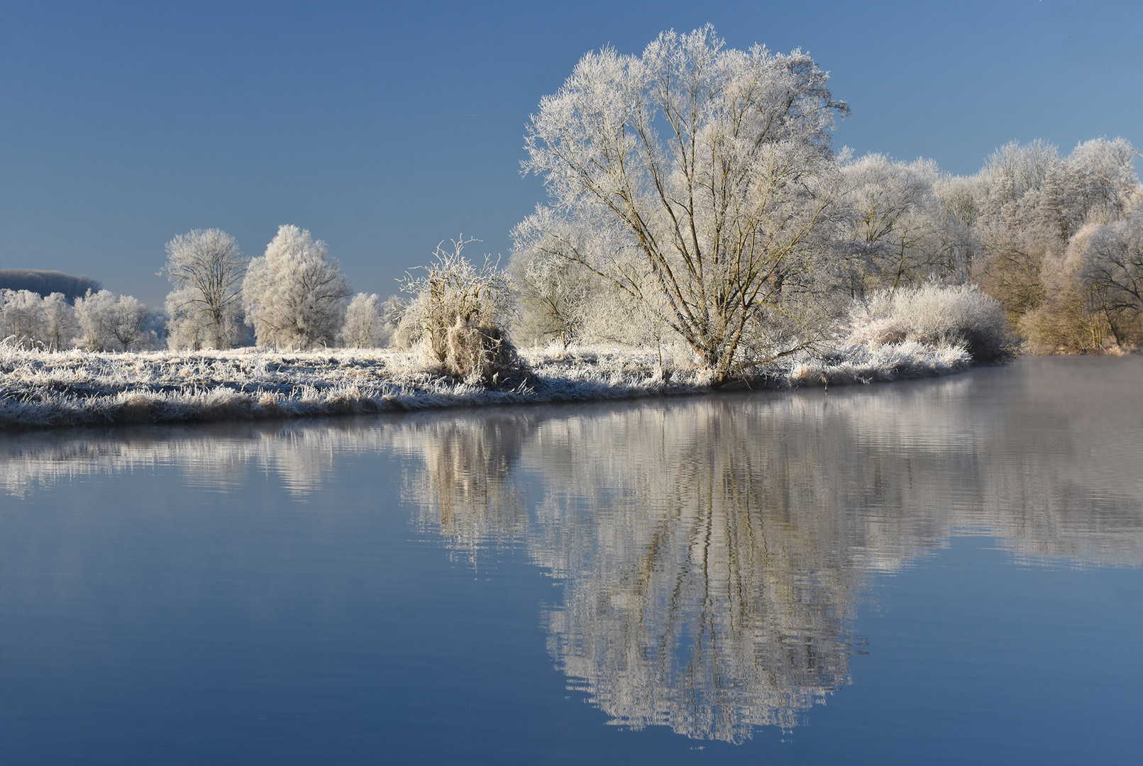 Gestern Morgen Rauhreif an der Ruhr.....