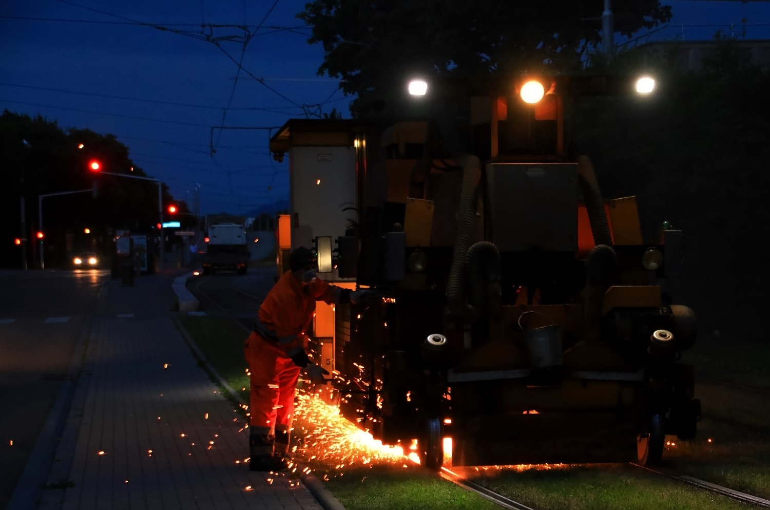 Gestern Nacht - die Straßenbahnschienen werden neu geformt