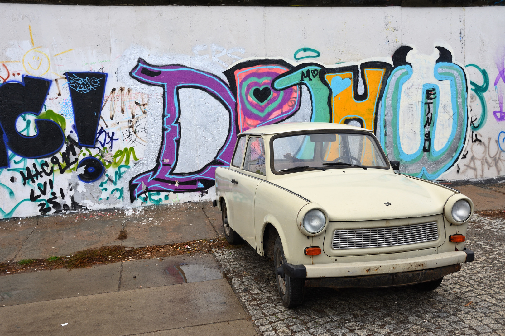 Gestern und Heute, Berliner Mauerdenkmal