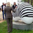 Gestreift, längs und quer, Mensch und Zebra. Timmendorfer Strand.