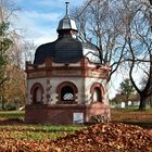 Gesundbrunnen (Halle) im Herbst