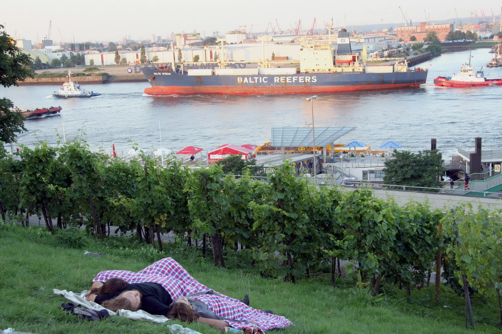 gesunder Schlaf hoch über dem Hamburger Hafen