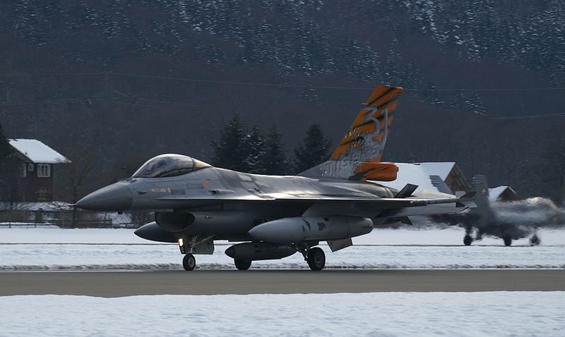 Getigerte F16 in Meiringen