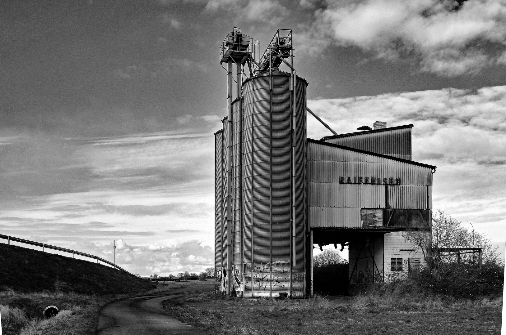 Getreidesilos in Neuberg-Ravolzhausen [Abriss ab 06.2021]