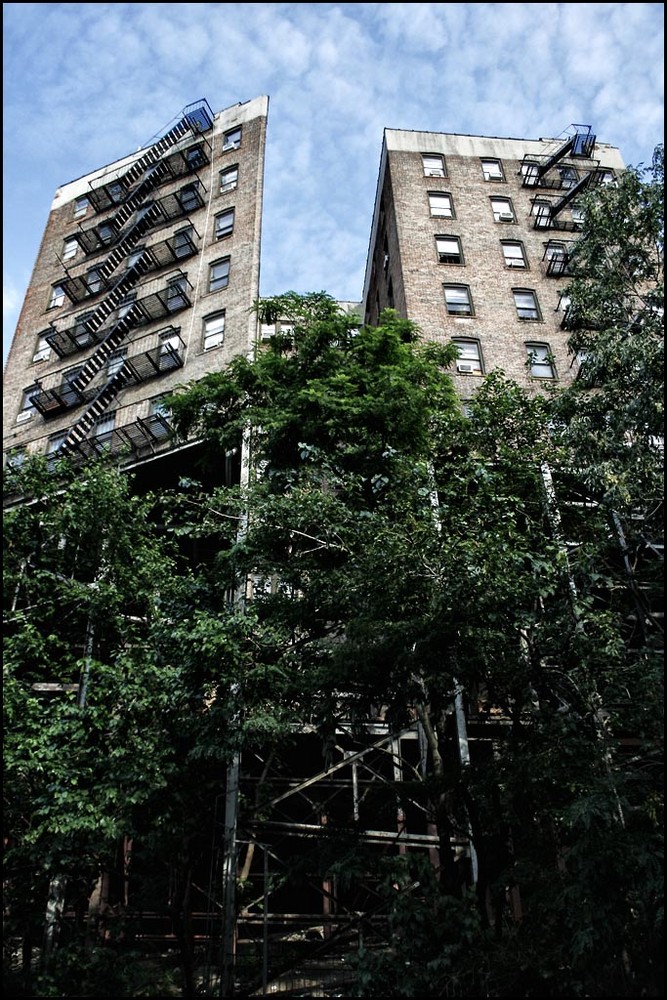 Gewagte Häuser im Latin-Viertel in New York