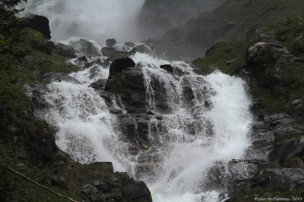 Gewalt des Wassers