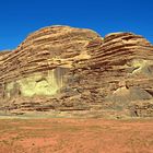 Gewaltige Felsformation im Wadi Rum in Jordanien
