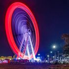 gewaltige Fliehkräfte beim Riesenrad zur Blauen Stunde